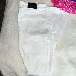 FitJeana/ White 🤍